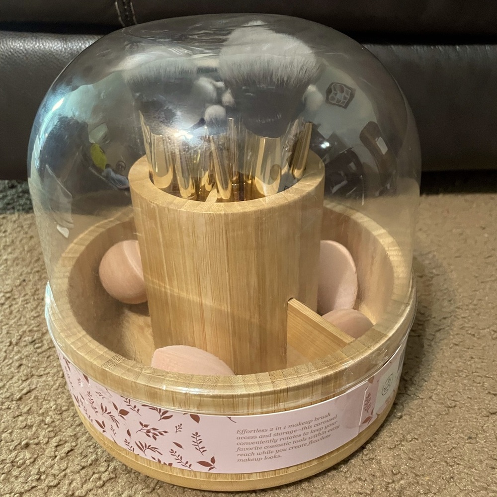 Makeup carousel